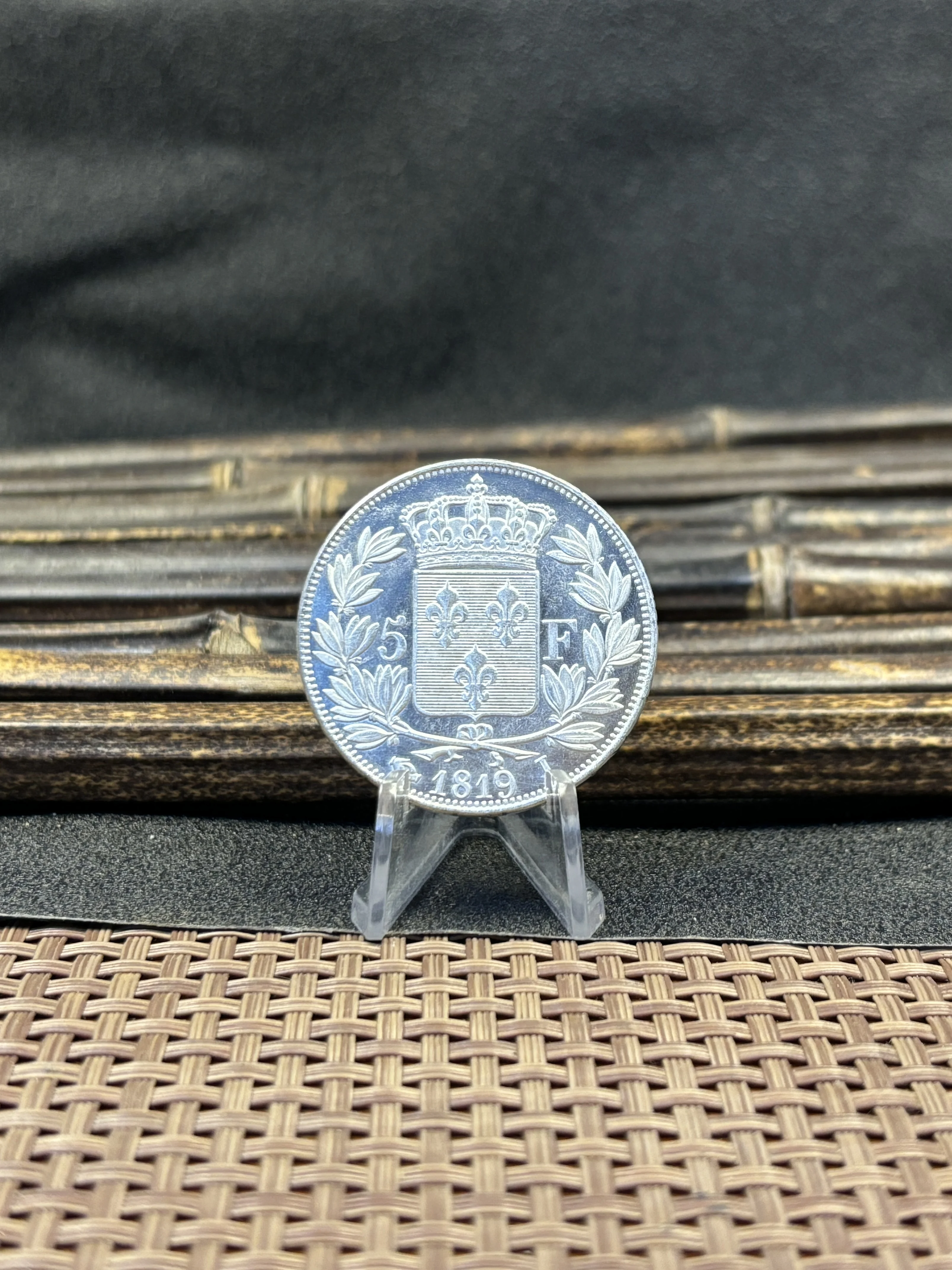 1819 1820 T 1821 BB 1821 H 1821 I 1822 A 1823 L 1823 M 1824 W فرنسا 5 فرانكس لويس الثامن عشر مطلي بالفضة نسخة عملة تذكارية