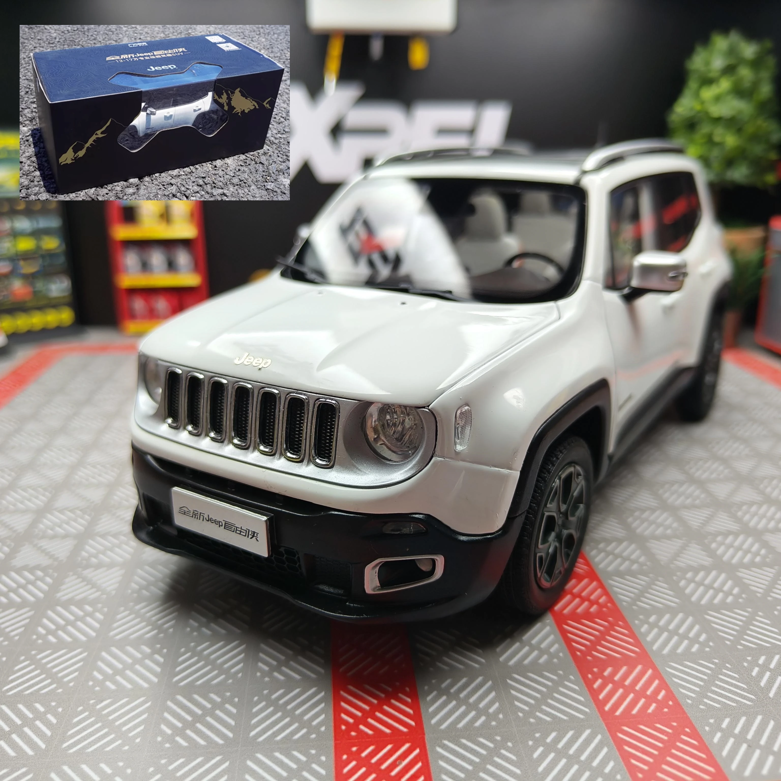 1:18 Jeeps Renegade SUV Alloy Car Model Diecasts Metal Off-road