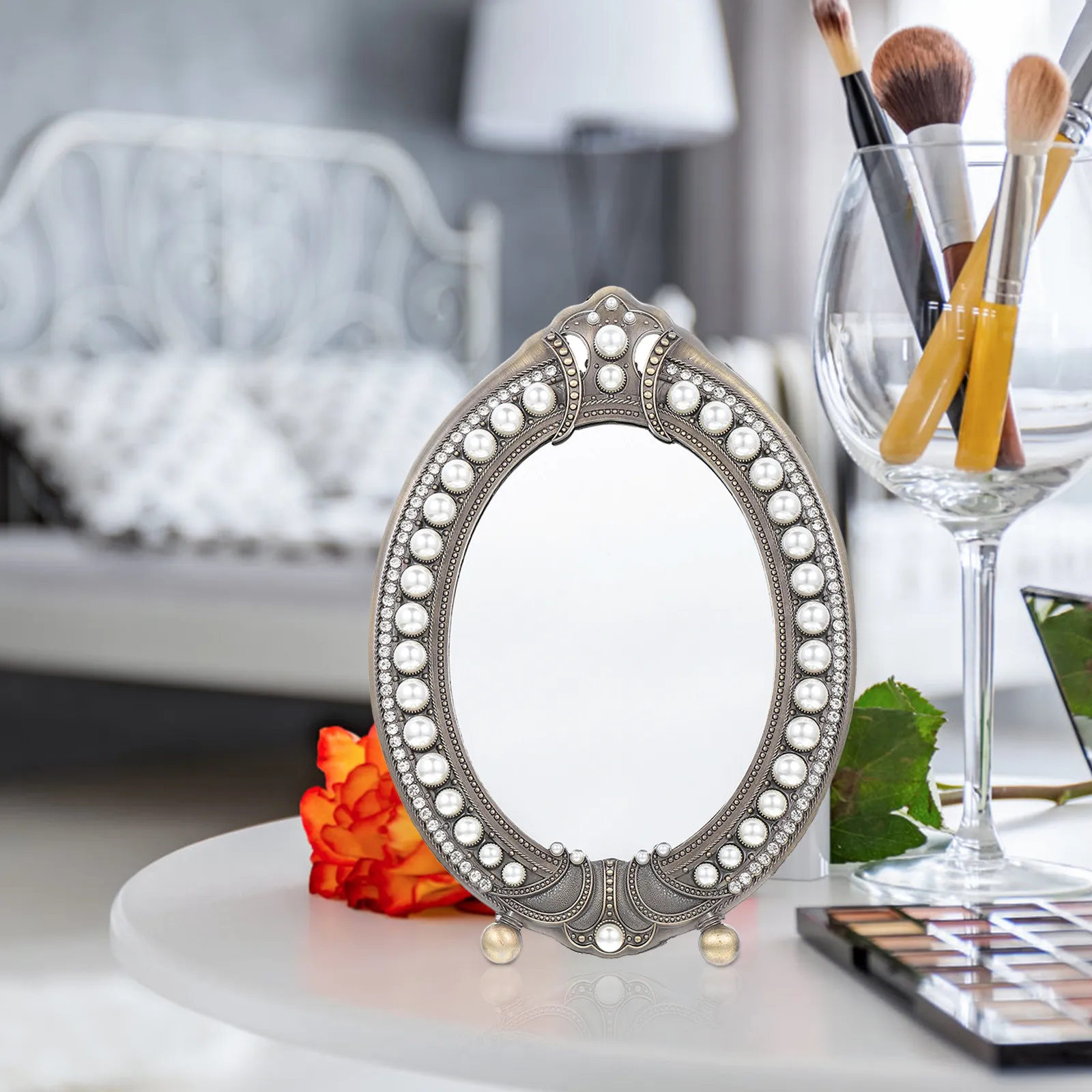 

Chic Retro Pearl Desktop Mirror Fine Workmanship Mirror for Women Elegant Bedroom Dresser Decor Accessory