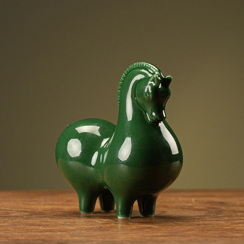 Ancient Chinese Style Ceramic Horse Tang Dynasty Type Steed Figurine Exquisite Artwork Modern Home Decorative Ornament Art Gift