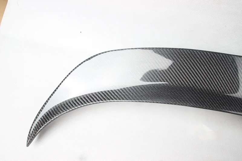 Glossy wet carbon spoiler detail