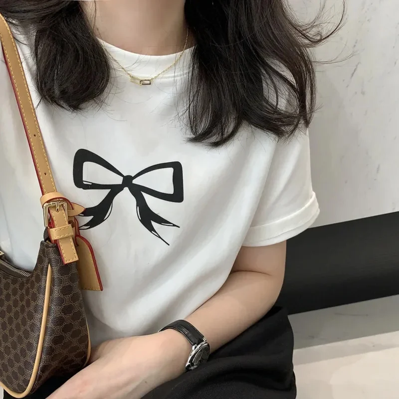 

Korea East Gate Mode St Mood Pink Bow Print T-shirt 2024 Korea Back O-Neck Loose Versatile Short Sleeved Cotton Pullover New