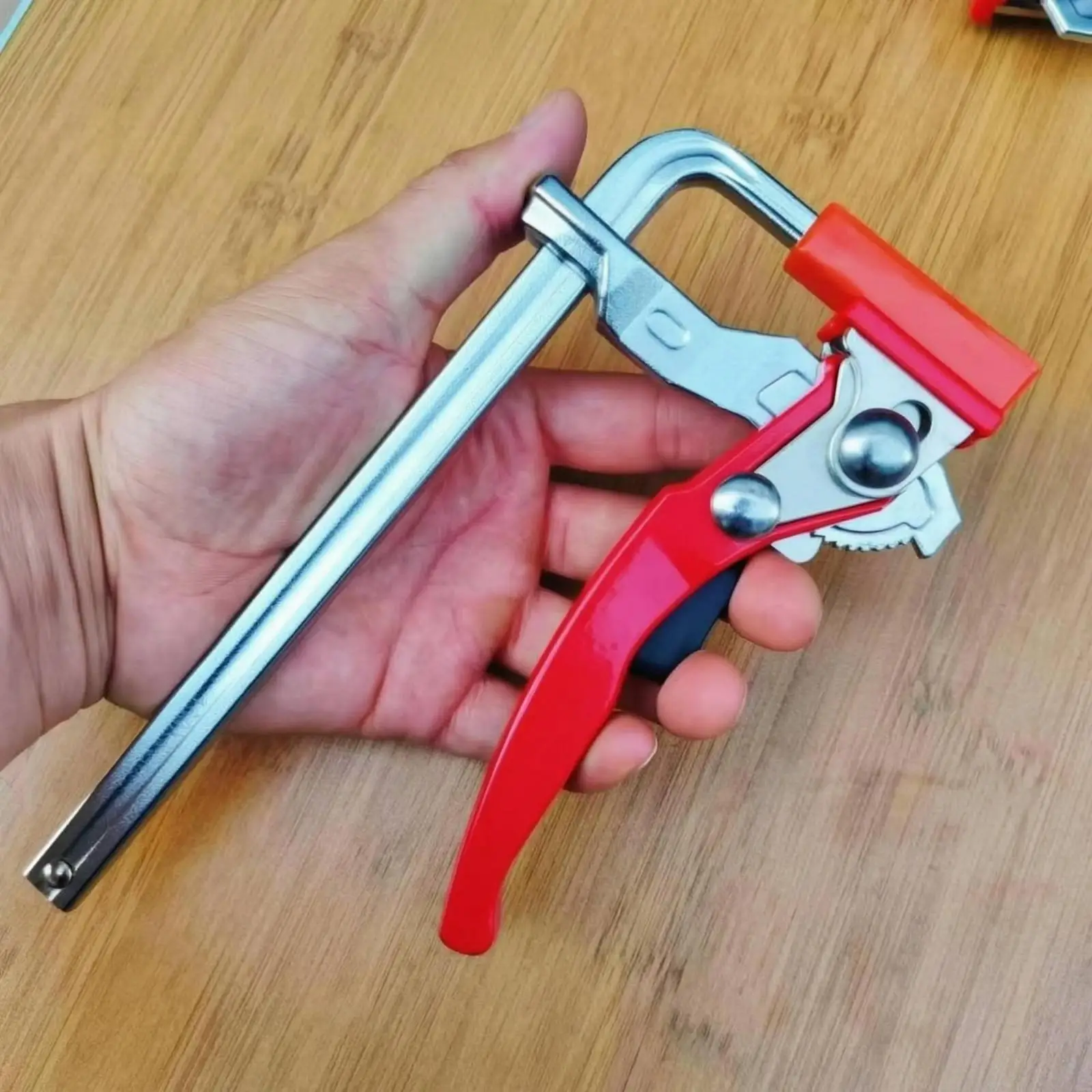 Clamps Woodworking Ratcheting Bar Clamp with Guard Sleeve for Precise Positioning in Workshop Projects
