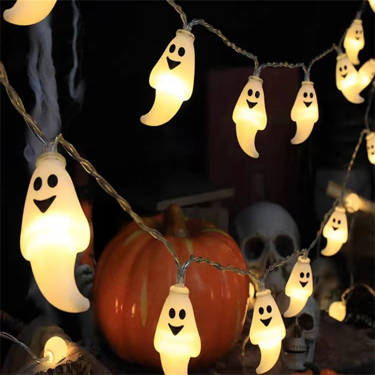 Cute and fun little ghost LED light string, Halloween atmosphere decoration, lit up Ghost Festival carnival night