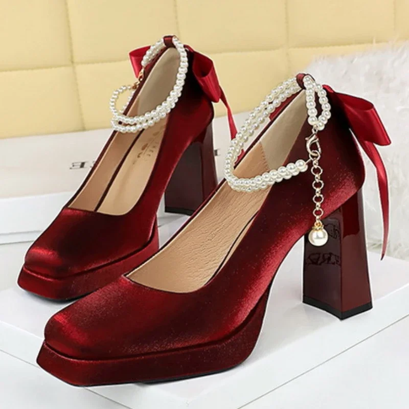 

BIGTREE Shoes Женские туфли-лодочки с жемчужной цепочкой и бантом, шелковые атласные туфли на платформе и высоком каблуке с квадратной головкой, женские туфли на толстом каблуке