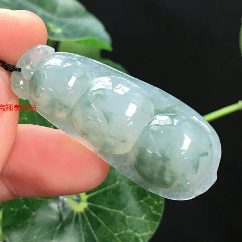 

Myanmar Floating Flowers Fu Dou Pendant Three Yuan Sauteed Green Beans Jade