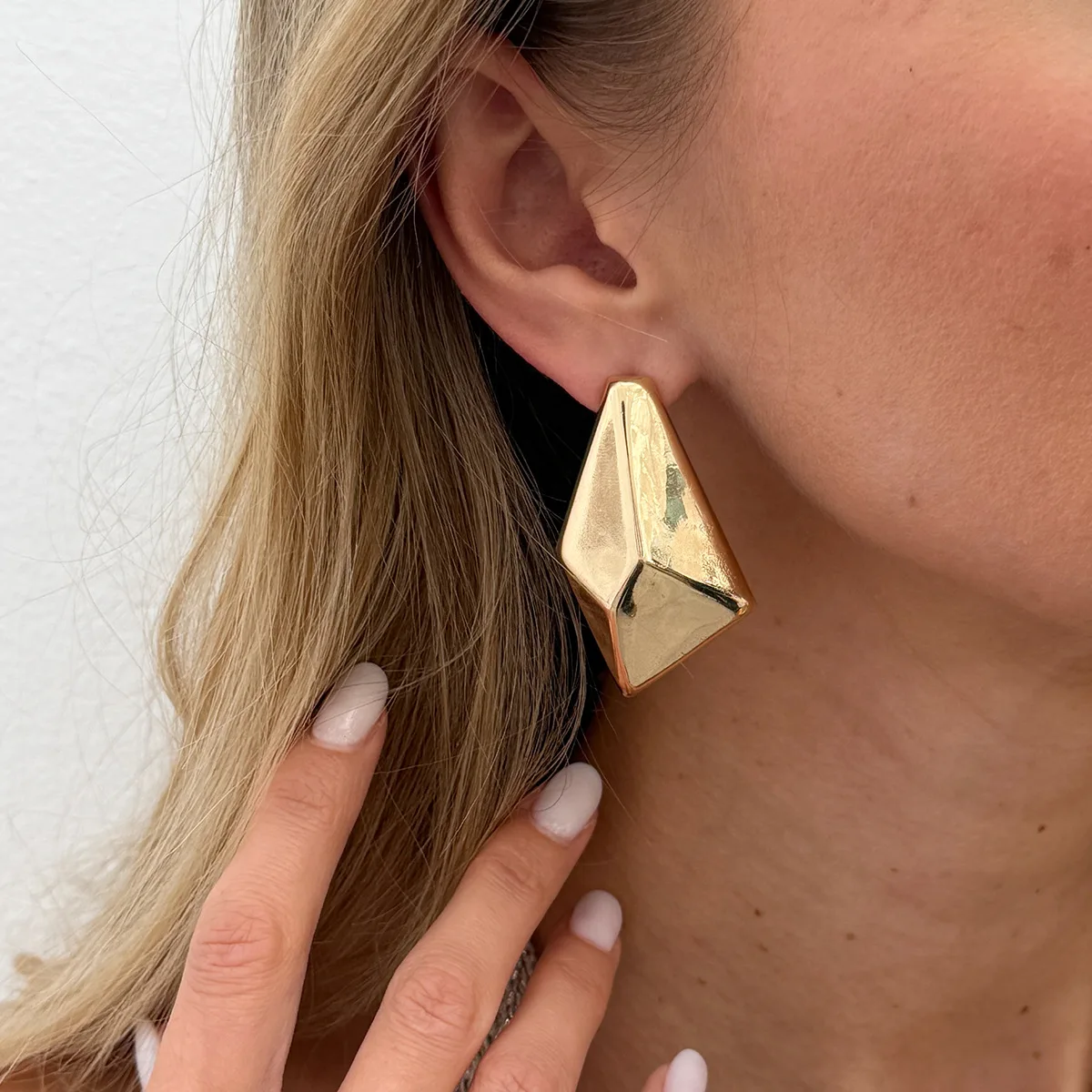 Simple Personality Design Irregular Geometry Stereo Smooth Metal Cutting Surface Stud Earrings for Women Fashion Party Jewelry