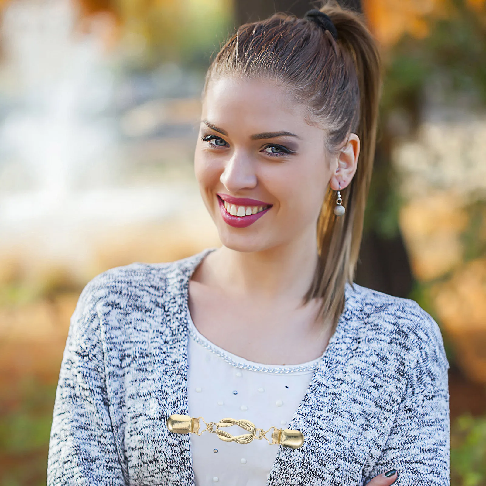 

2 pcs Vintage Shawl Clips Retro Cardigan Collar Holders Heat Resistant Clothing Fasteners For Sweater Dress Shirt Decorative