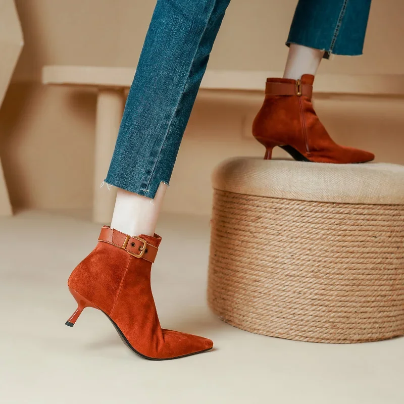 

2023 Women New Vintage Thin Heel Kid Suede Modern Boots Pointed Toe Belt Buckle Med Heel Side Zip Retro Style Winter Ankle Boots