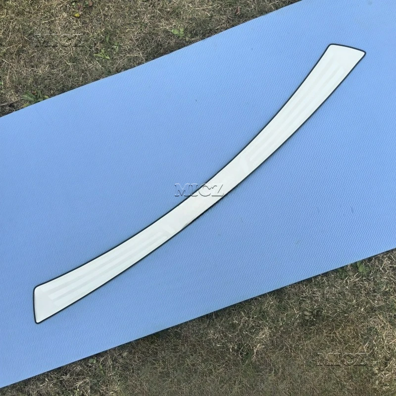 

For Toyota Rav4 Car Accessories Sticker Rear Guards Rear Bumper Cover Trim Stainless Trunk Guard Plate Cover 2016-2018