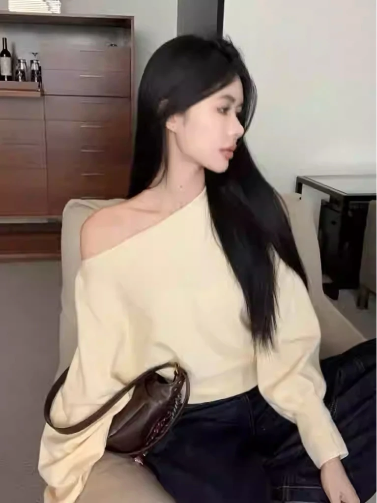 

Светло-голубой вязаный длинный женский свитер на одно плечо, тонкий дизайн, осенняя новинка, повседневная одежда для улицы и дома