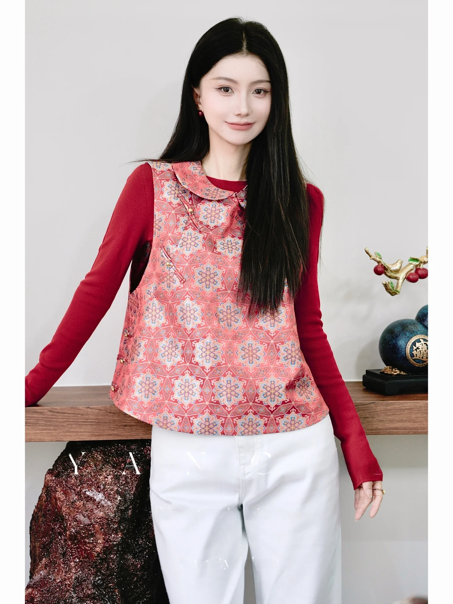 

New Chinese Sle Women's Outerwear Jaet Yang Gz Wealth Glory Side Buttoned Embroidered Peony Gold Weave Vest