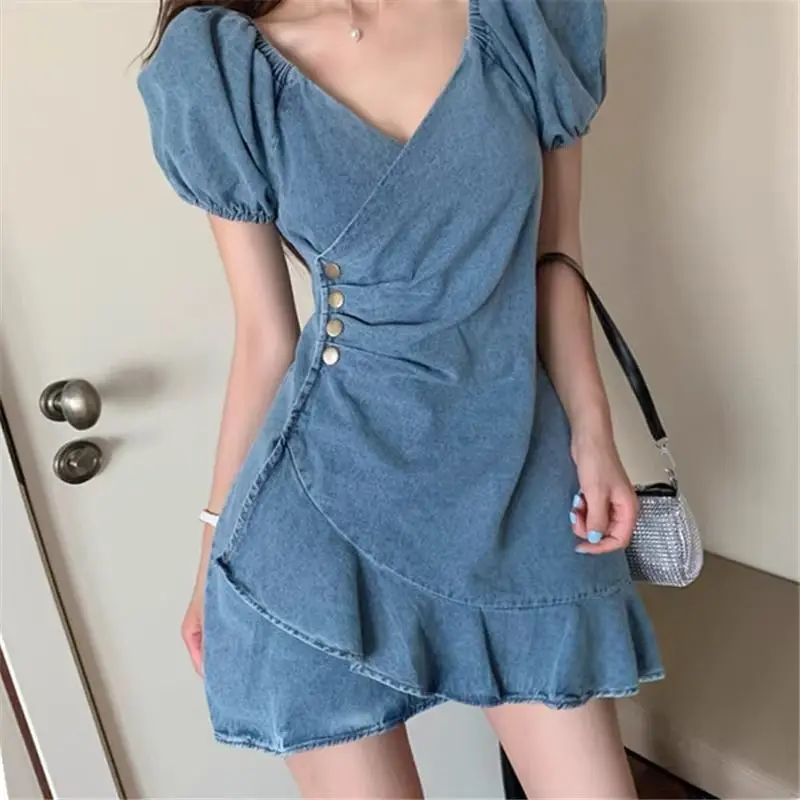 Denim dress new thin French design for women in summer; ruffled waist and age-reducing temperament slim skirt.