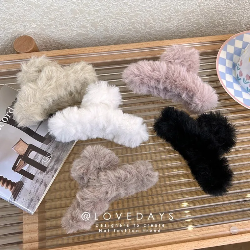 

Large Plush Hair Claw Clip for Back of Head Fall Winter New Furry Hair Pin for Women Girls Premium Warm Cozy Daily Bun Updo Use