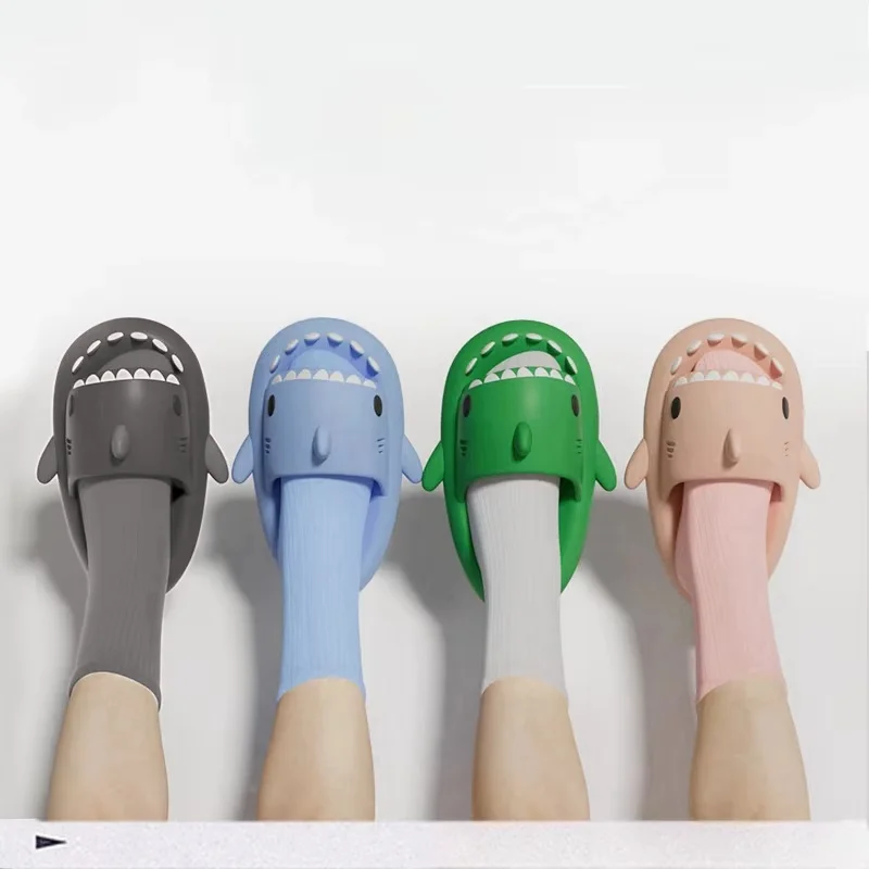 الصيف النساء سميكة سوليد القرش النعال الرجال الحمام لطيف الكرتون عدم الانزلاق الشرائح الإناث في الهواء الطلق جميل بلون إيفا الصنادل