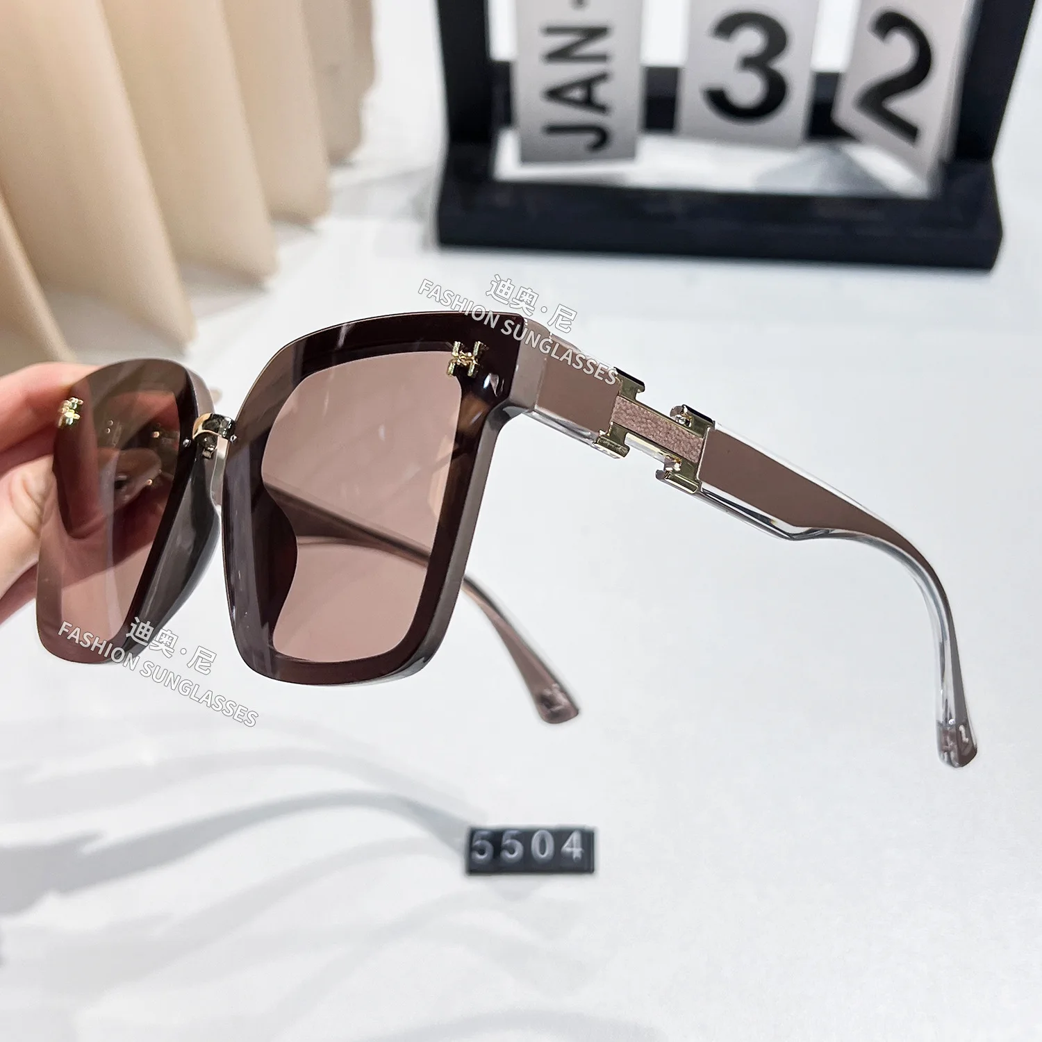 H New Sunglasses HD Polarized Fashion Light Luxury High end Sunglasses Two tone Mirror Legs Premium Sense Internet Celebrity Hot