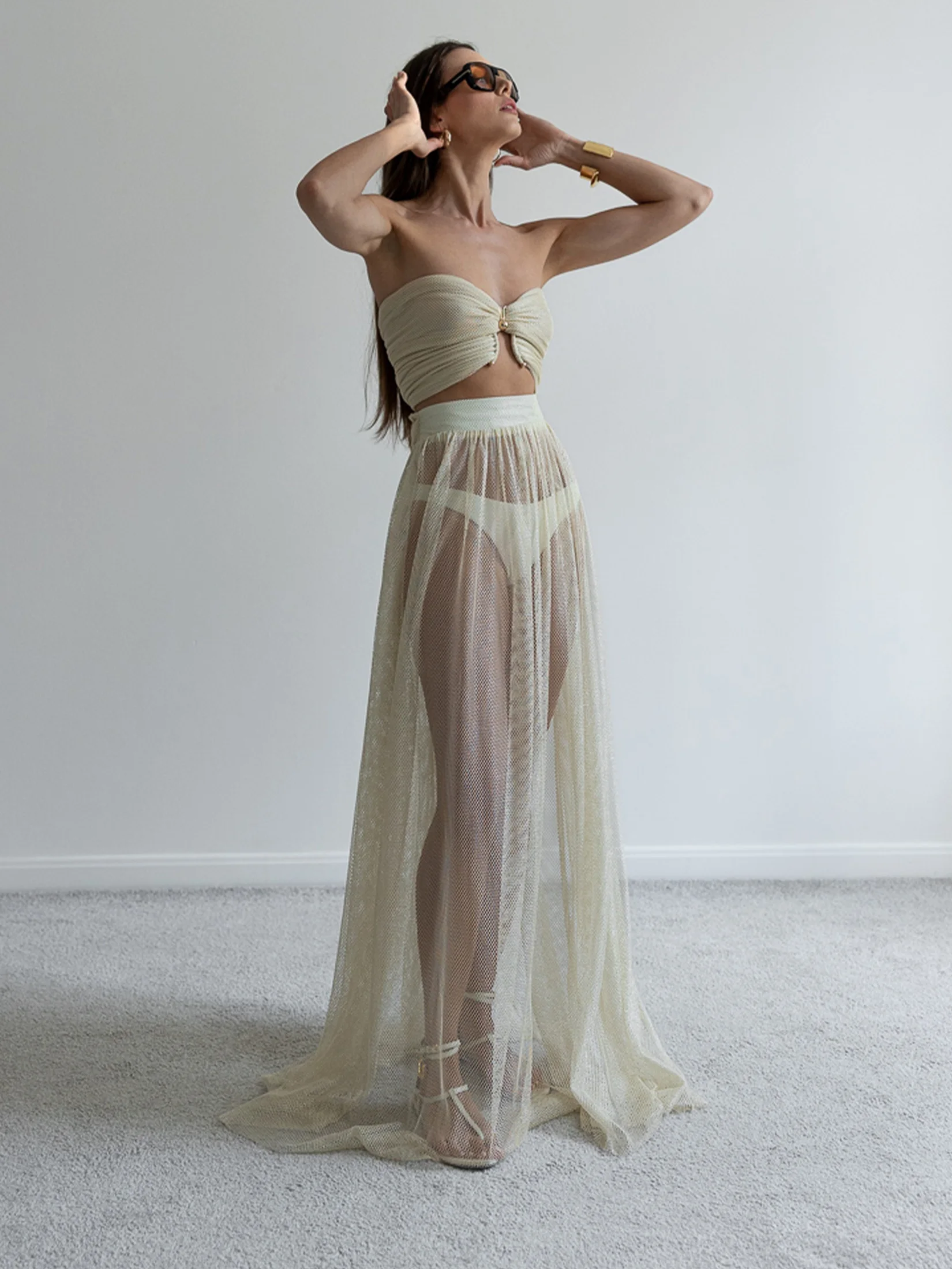 Modisches beiges 3-teiliges Bikini-Set, trägerlos, Bandeau-Oberteil, Badeanzug, Badeanzug mit fließendem langen Rock, 2023, Urlaub, Strandmode, C89