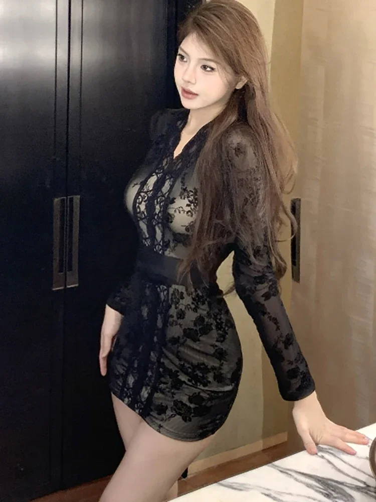 

Women Elegant Bodycon Dress 2025 Korean Vintage Hepburn Prom Dress Autumn Winter Black Mesh Flocking Chic Lace V-Neck Sexy Dress