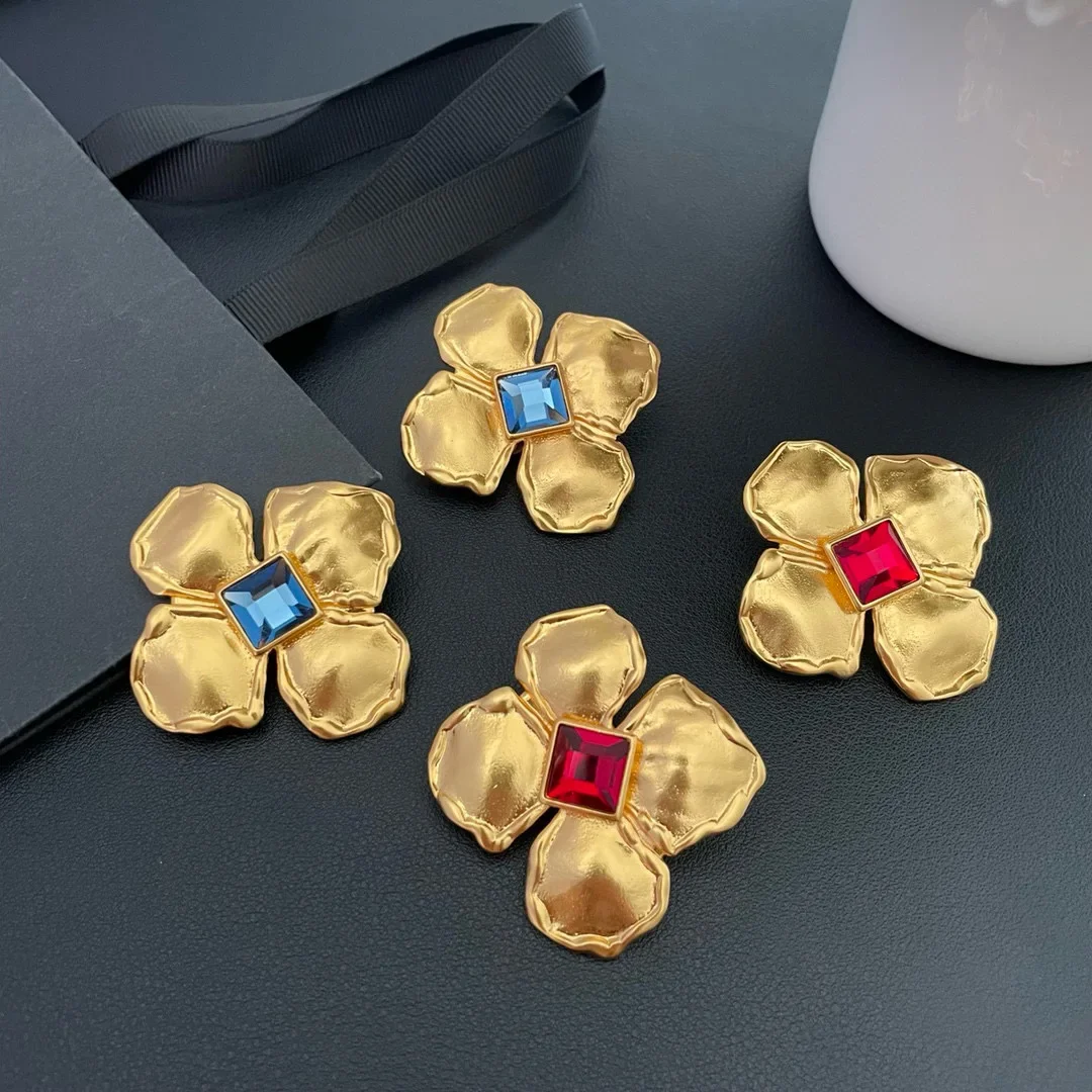 

Top Quality Europe America Fashion Designer Gold Colour Flowers Ear Clip Exaggerated Crystal Earrings Women Trend Jewelry Gift