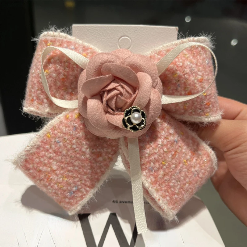 Handgefertigte Stoff Kamelie Blume Schleife Haarspangen Haarspangen Kopfschmuck Federclip Pferdeschwanz Haarschmuck für Frauen Girlsi-Remiel – Detail 4