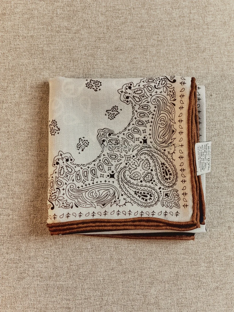 レトロペイズリー柄両面シルクウールスカーフ女性の春秋エレガンス本物のシルクウールスクエアスカーフネックスカーフ