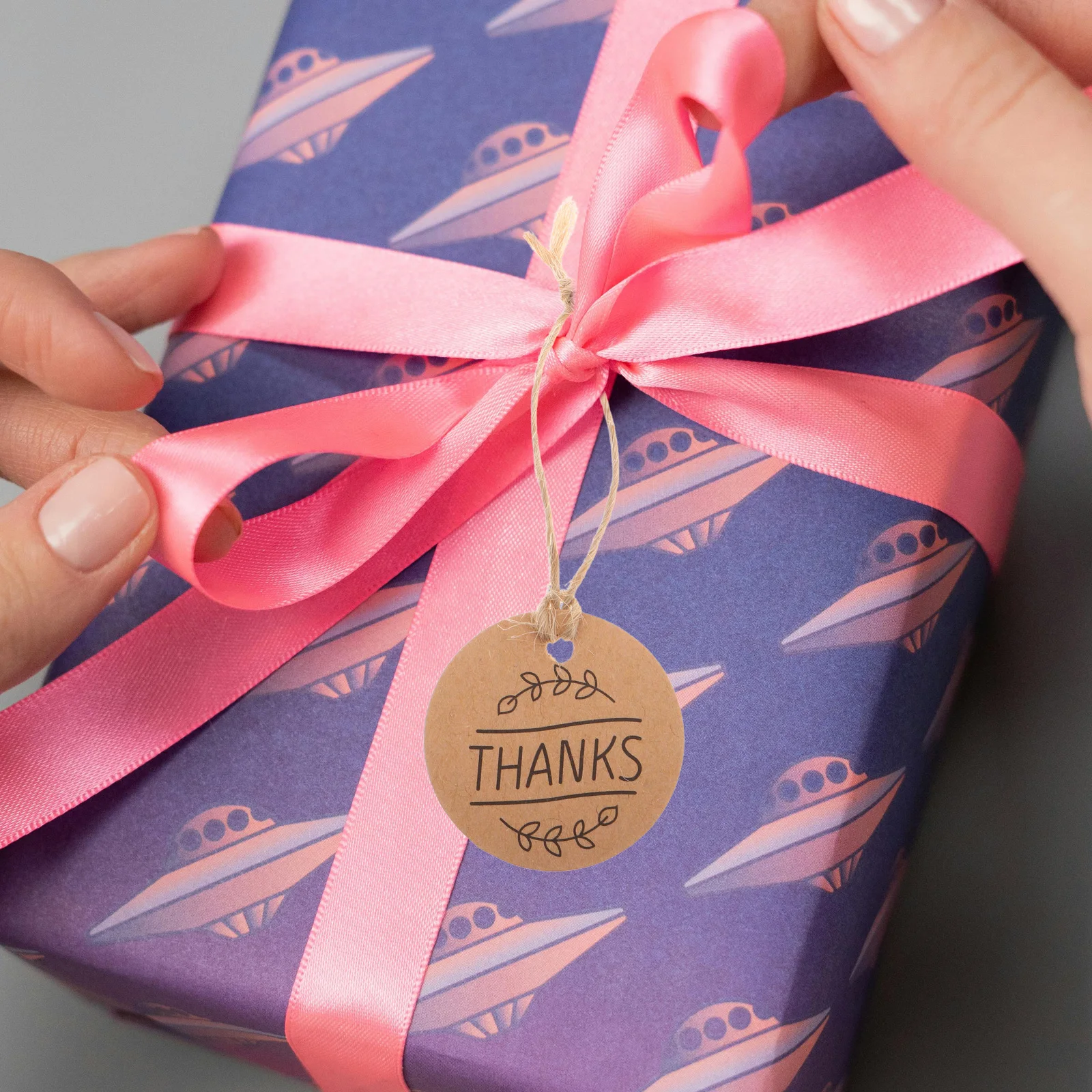 ป้ายของขวัญคราฟท์ 300 ชิ้น ป้ายตกแต่งงานปาร์ตี้วันเกิด ป้ายแขวนตกแต่งสำหรับซองจดหมาย ถุงเชือกป่าน DIY ขอบคุณ