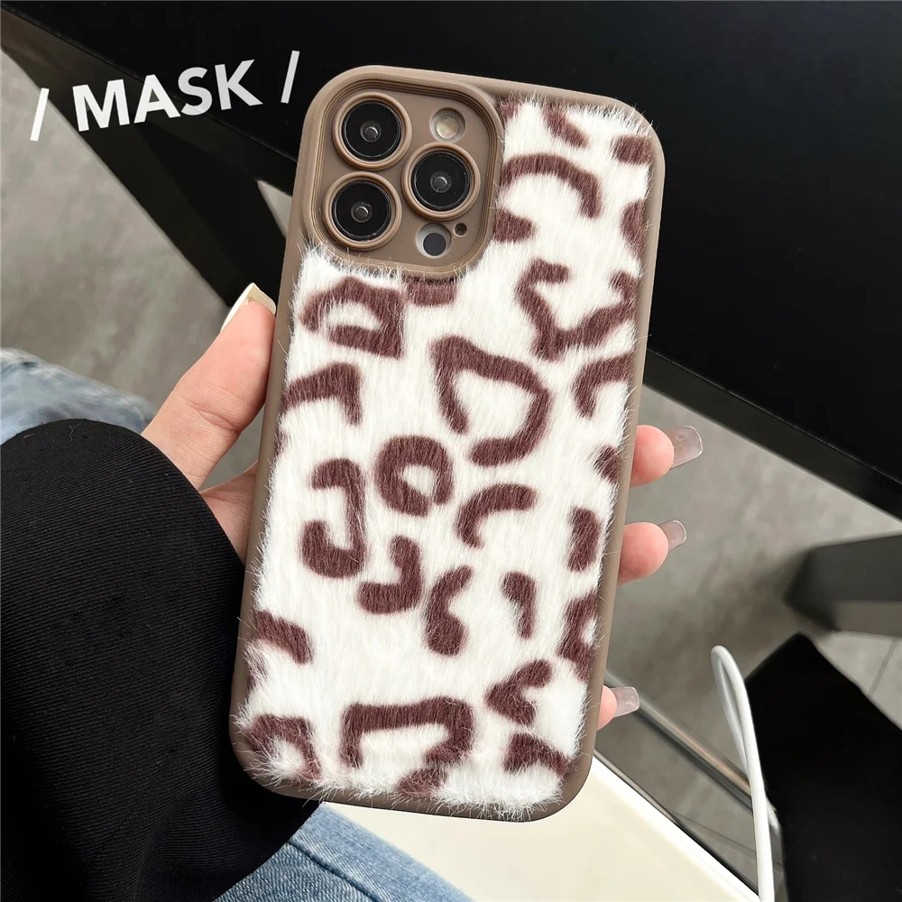 Luxury winter fluffy hand warmer peluche Leopard Zebra Tiger phone case per iphone 15 Pro 12 13 14 Pro Max 11 X XR 7 cover pelosa