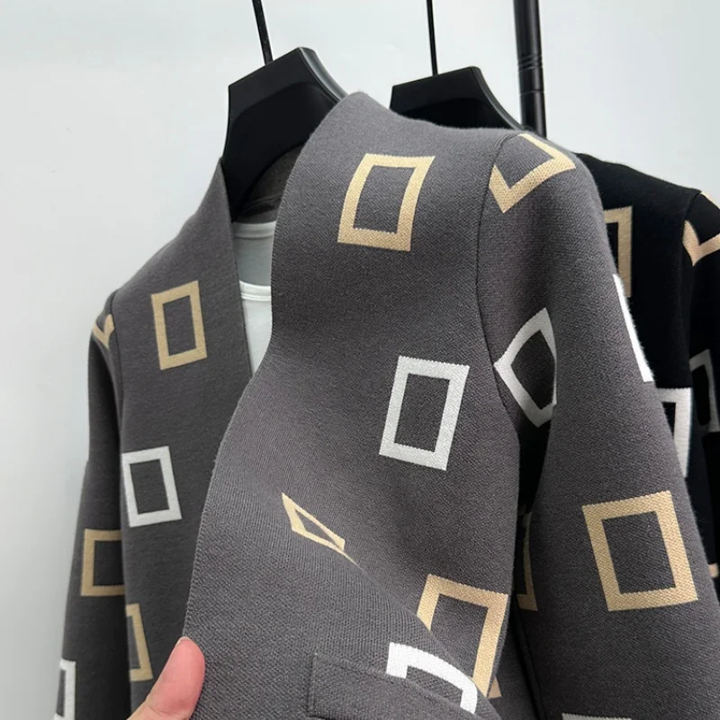 الرجال جديد الخريف عالية الجودة الرجال سترة مشغولة من الصوف الخامس الرقبة الكورية نمط هندسية الجاكار معطف شال غير رسمي ملابس للرجال