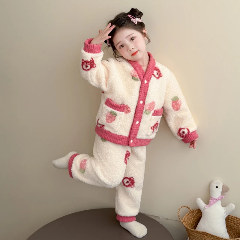 بيجامات أطفال للخريف والشتاء من الصوف المرجاني 2025 سترة جديدة للفتيات برقبة واقفة بدلة من الفلانيل ملابس تنحيف للفتيات