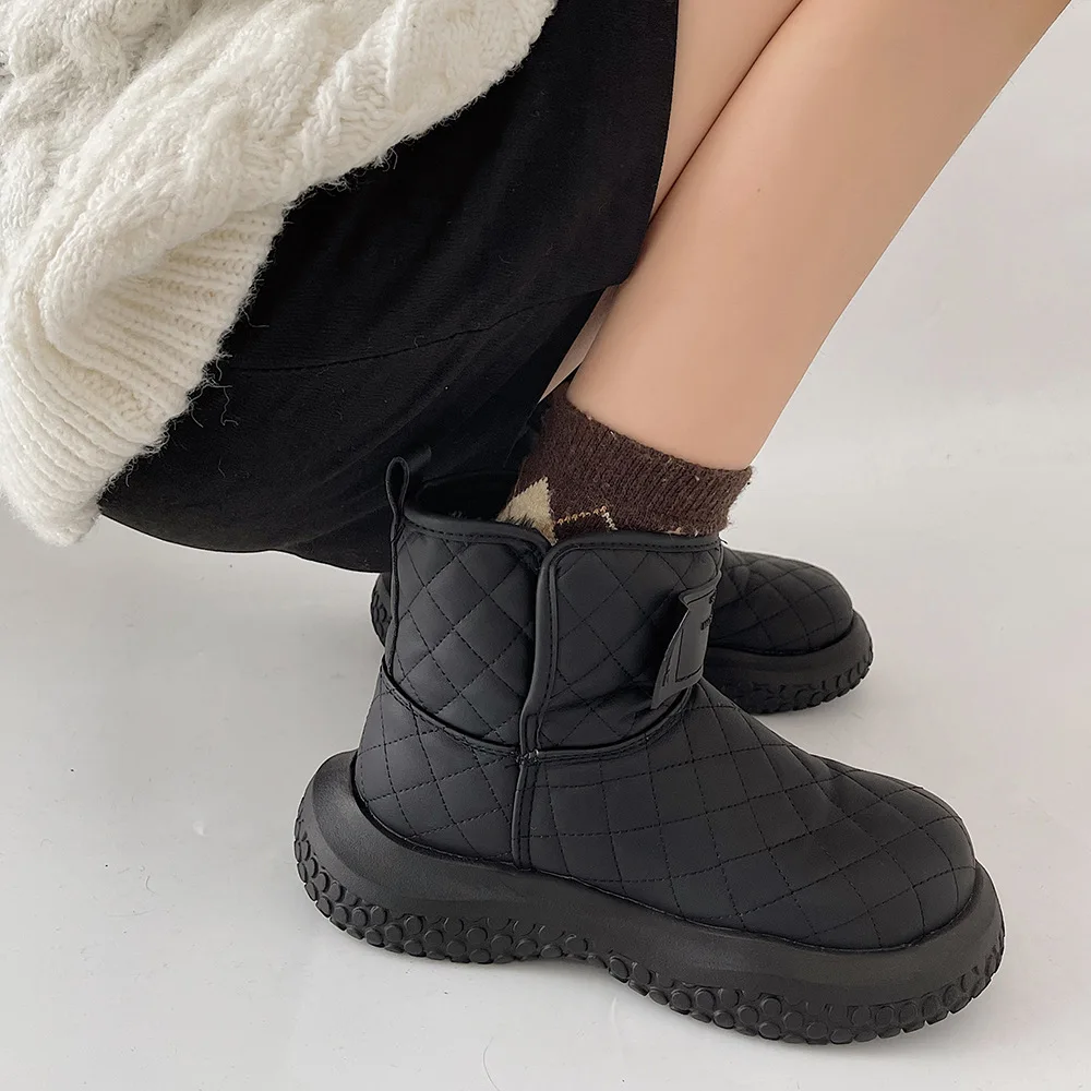 Stivali da neve con maniche inverno 2021 nuove scarpe da donna in cotone a testa tonda calde e alla moda versatili rosse a rete con fondo spesso in