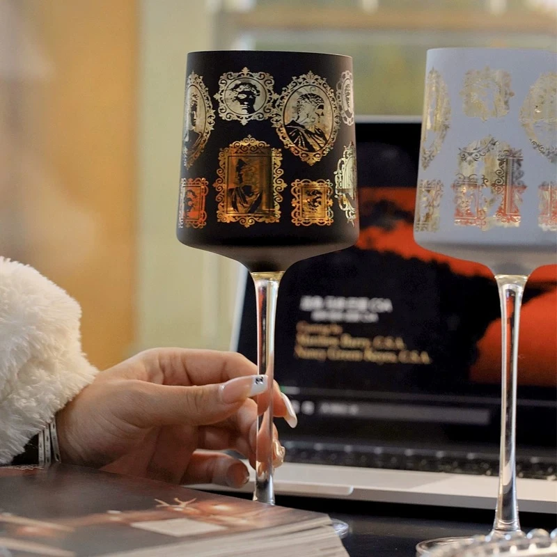 Household red Baijiu grapes, exquisite glass, high-value foreign wine