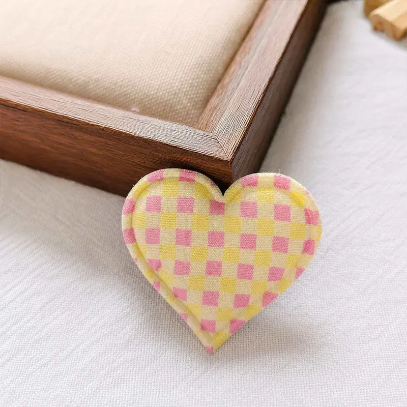 100 Stück 3,5x3,7cm Gemusterte Herz-Applikationen zum Aufnähen für Kleidung, Hüte, Schuhe, Haarschmuck, Haarspangen, Schleifendekoration – Detail 8