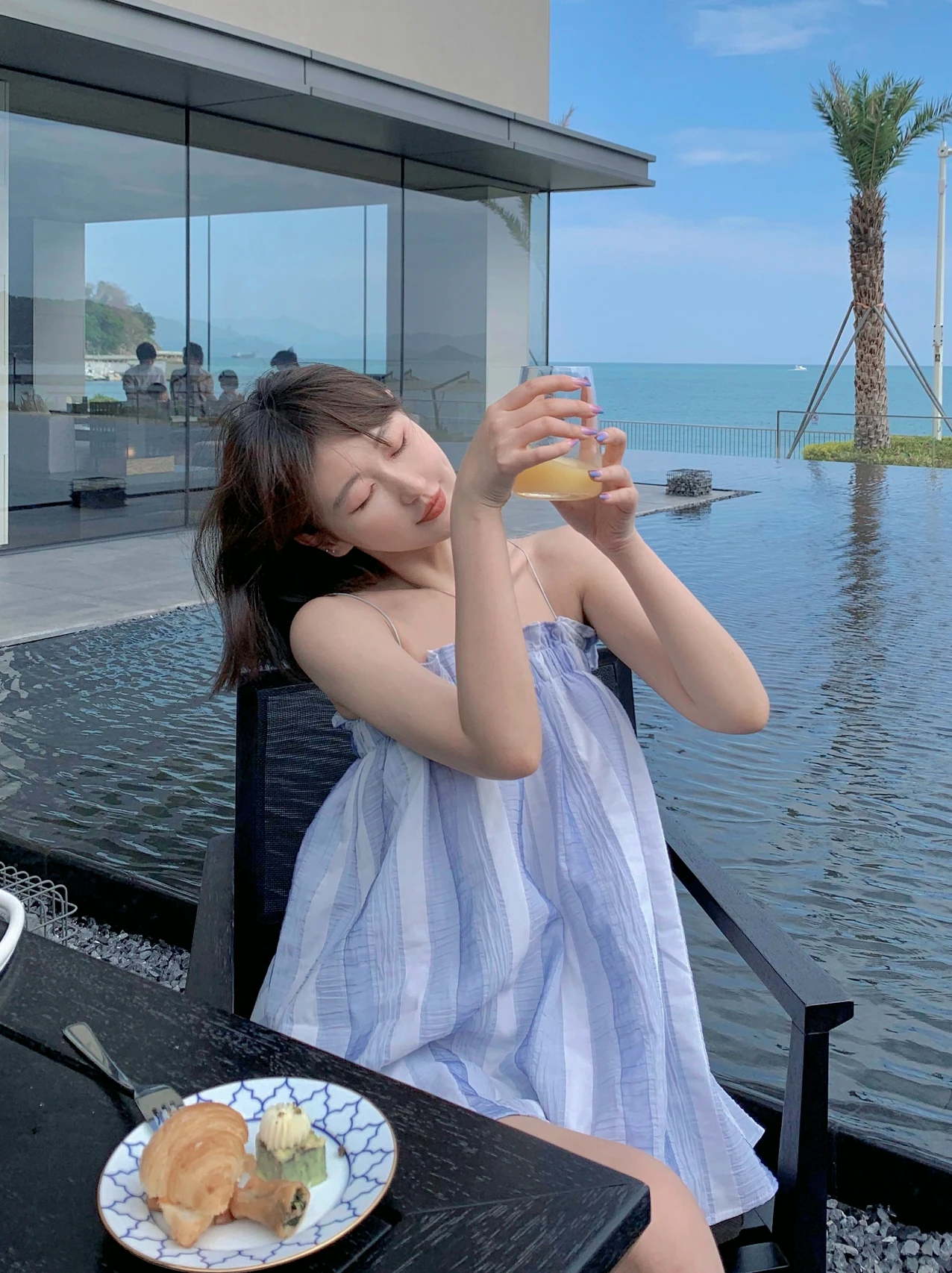 Haikou Sanya vêtements de voyage vêtements d'extérieur pour femmes haut court à bretelles conception amincissante Sensation plage Vaion Anti-âge