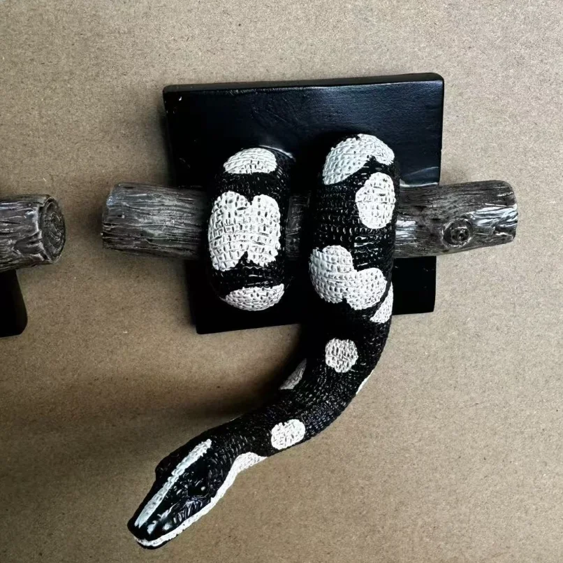 Creative Snake Resin Figurine Handle, Reptile Sculpture Pull Knob, Unique Decor for Cabinet Drawer Door Decoration