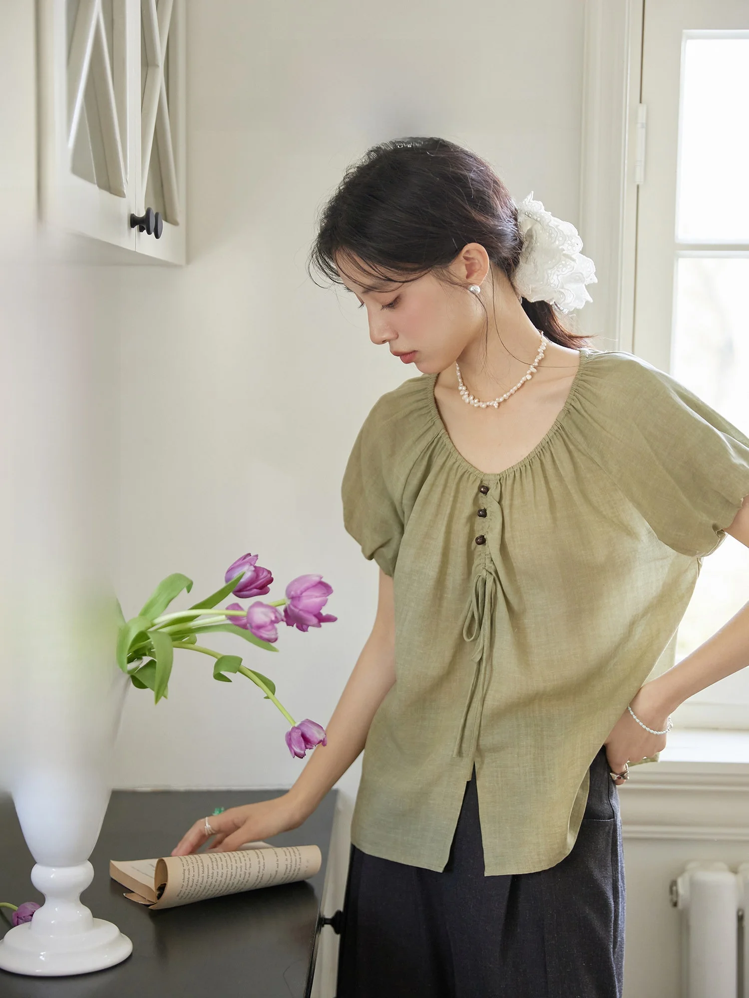 

Новая женская футболка в китайском стиле, белая, с V-образным вырезом, градиентным дизайном, свободного кроя, с коротким рукавом, повседневный модный топ