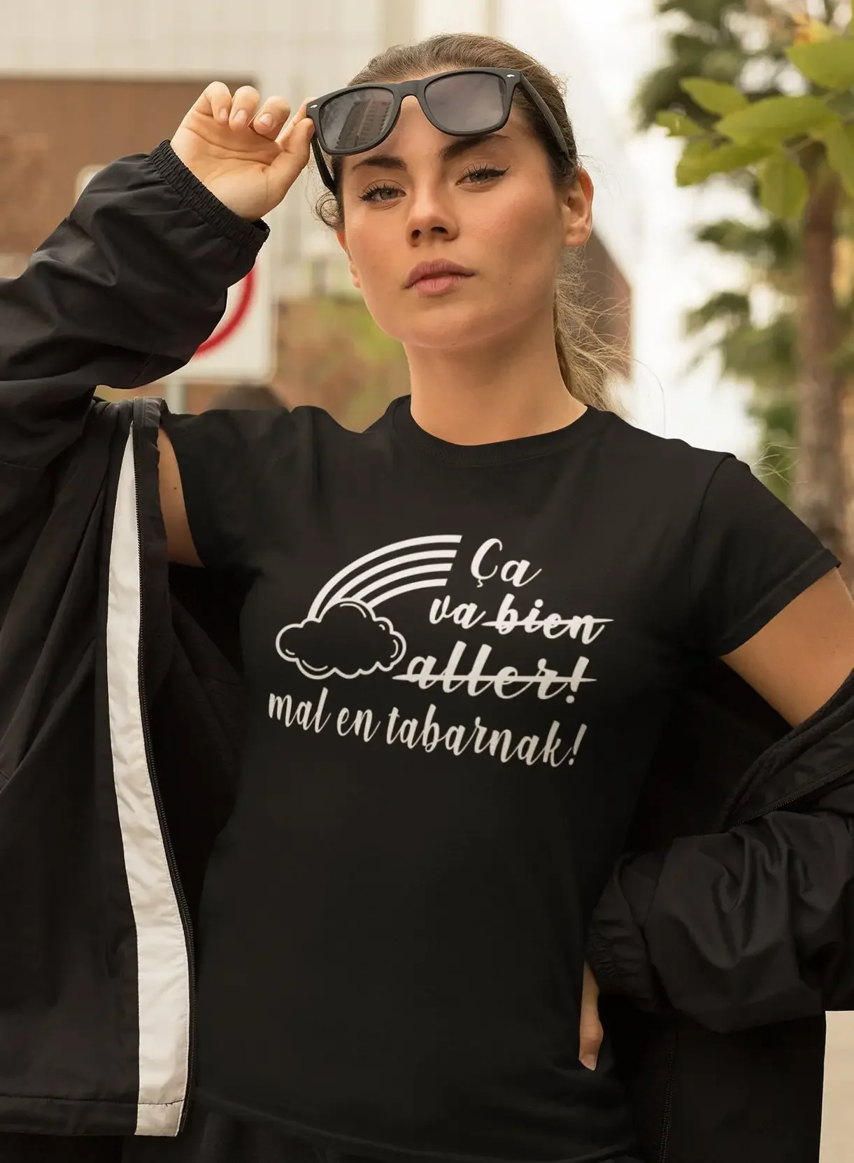 Ça va mal en tabarnak T Shirt à col rond manches courtes Humour