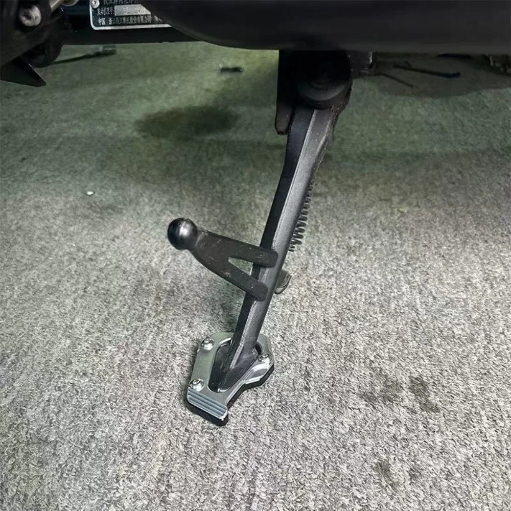 For QJMotor Flash 600 special modification accessories - enlarged seat edge footrest with additional edge support foot pads