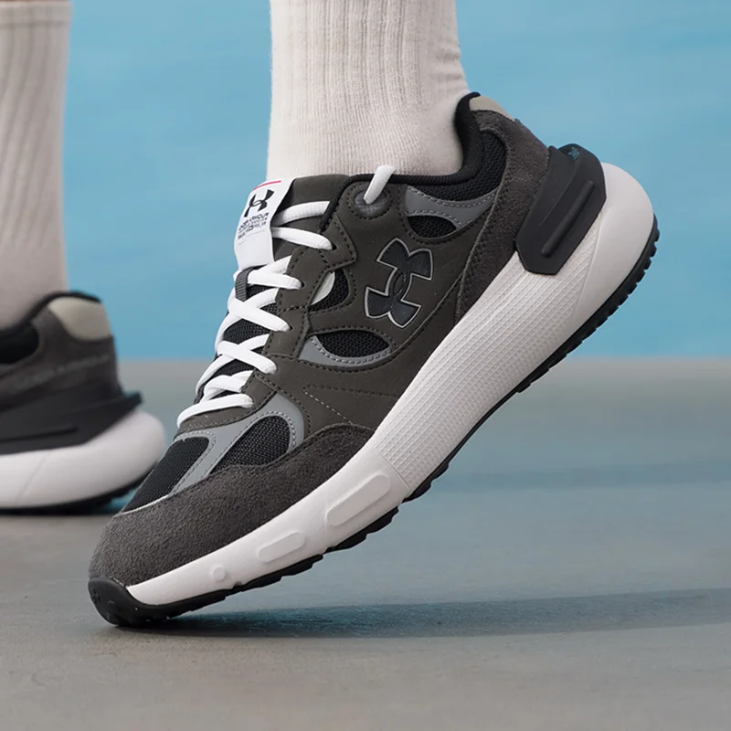 Lightweight Road Running Shoes - アンダーアーマー メンズ＆レディースシューズ。軽量で通気性に優れ、クッション性も高い、新しいスポーツ・フィットネス・トレーニング用、ロードランニングシューズ。モデル番号：3028615-100-2。