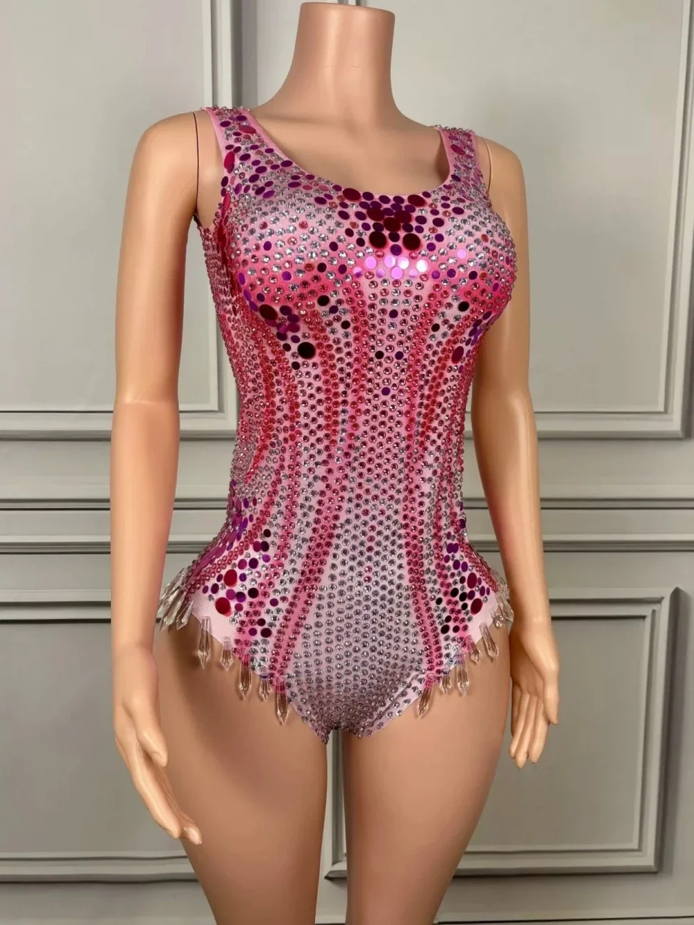 Bodysuit de lantejoulas sexy com diamantes, lantejoulas piscando, rosa, traje de desempenho para bar, boate, cantor, bailarino, desgaste do palco