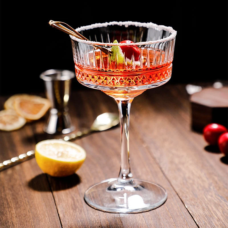 1/2pcs European style Carved Cocktail Glass Bar Cup Mojito Glasses Drinking Goblet Martini Goblet Wine Glasses