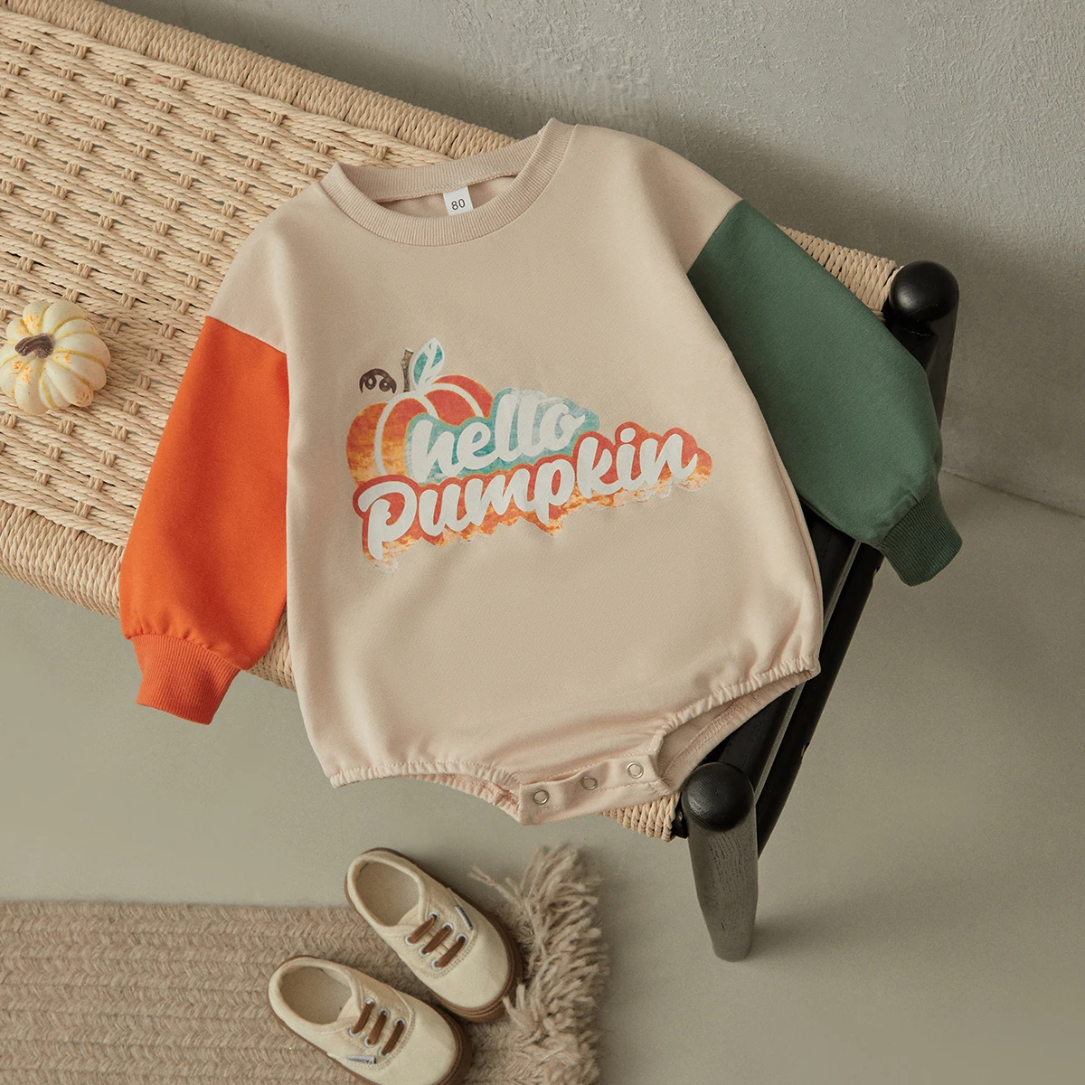 

BeQeuewll Baby Boys Autumn New Style Casual Crewneck Romper Long Sleeve Letter Pumpkin Print Contrast Color Halloween Clothes