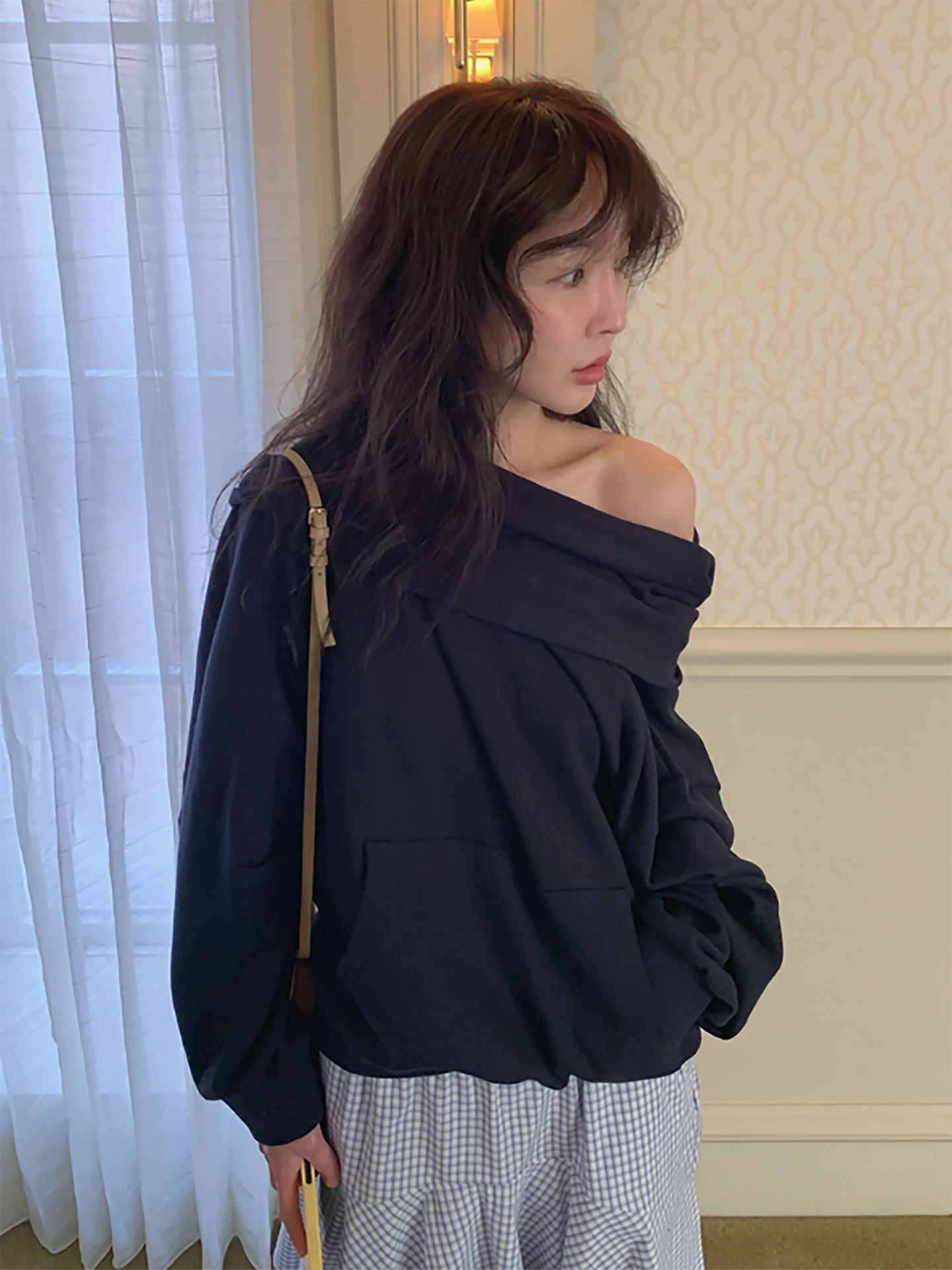 

Cute Kangaroo ket Hoodie Sweatirt Women's oulder Bared Collar Flip Cotton Material Autumn Design Sensation Baby Sauce