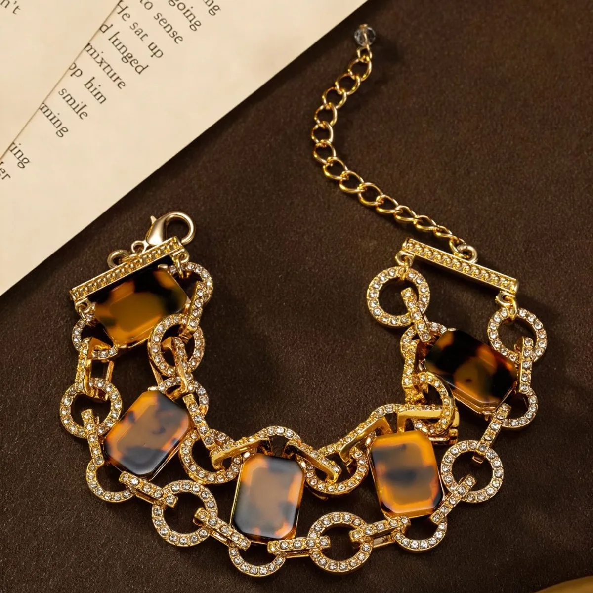 

Vintage Elegant Luxurious Square-Shaped Tortoiseshell Bracelet for Women Rhinestone Geometric Resin Bangles Banquets Gift
