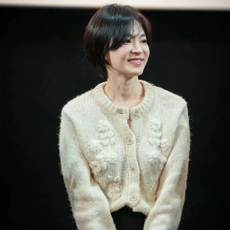 Cardigan maglione lavorato a maglia di lana con decorazione floreale 3D Lavoro pesante Morbido capispalla invernale da donna coreano Sle