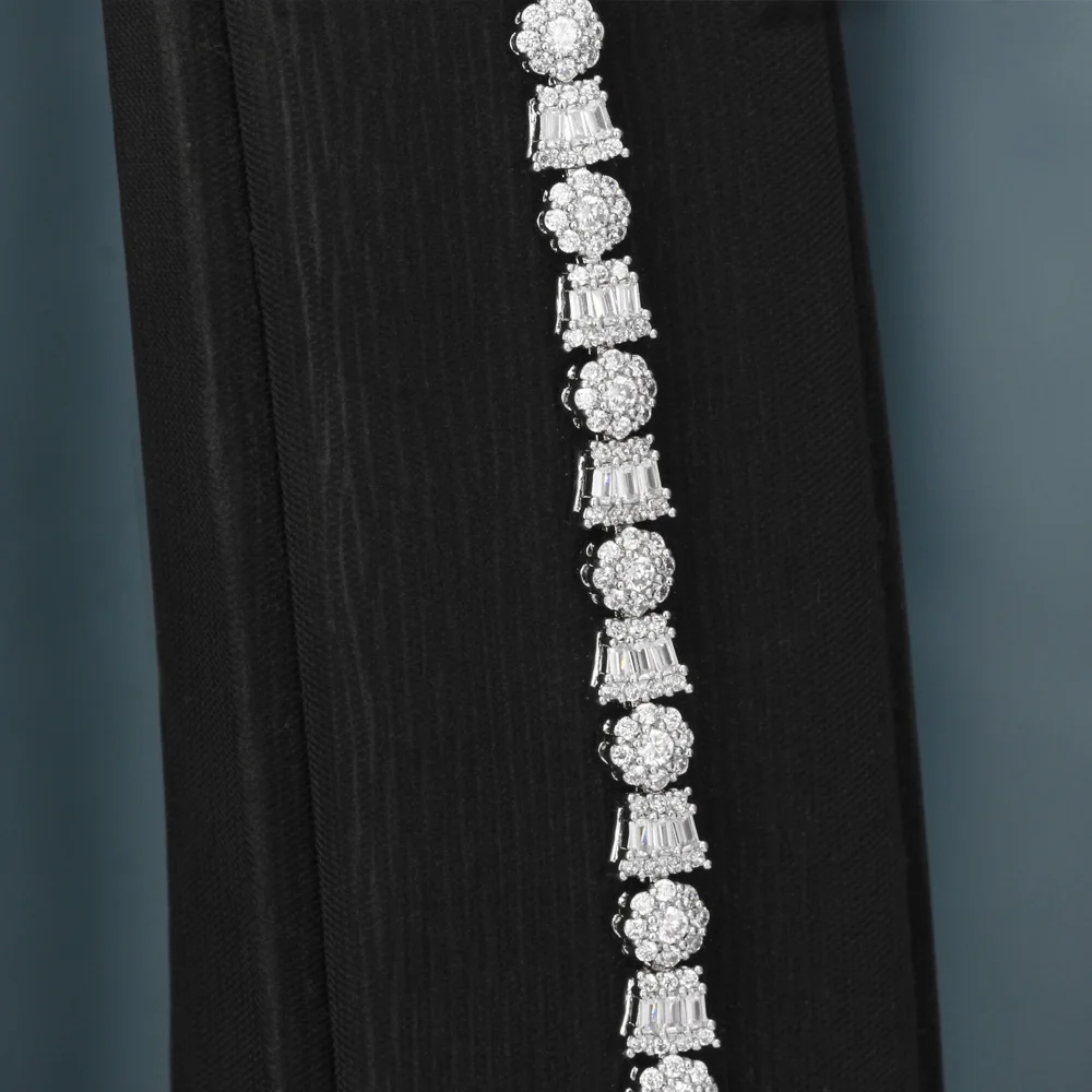 Elegant Full Micro Pave Zircon 18K gold Color CZ Leaf Link Chain Bracelet for Women Fashion Wedding Party Jewelry Bangle