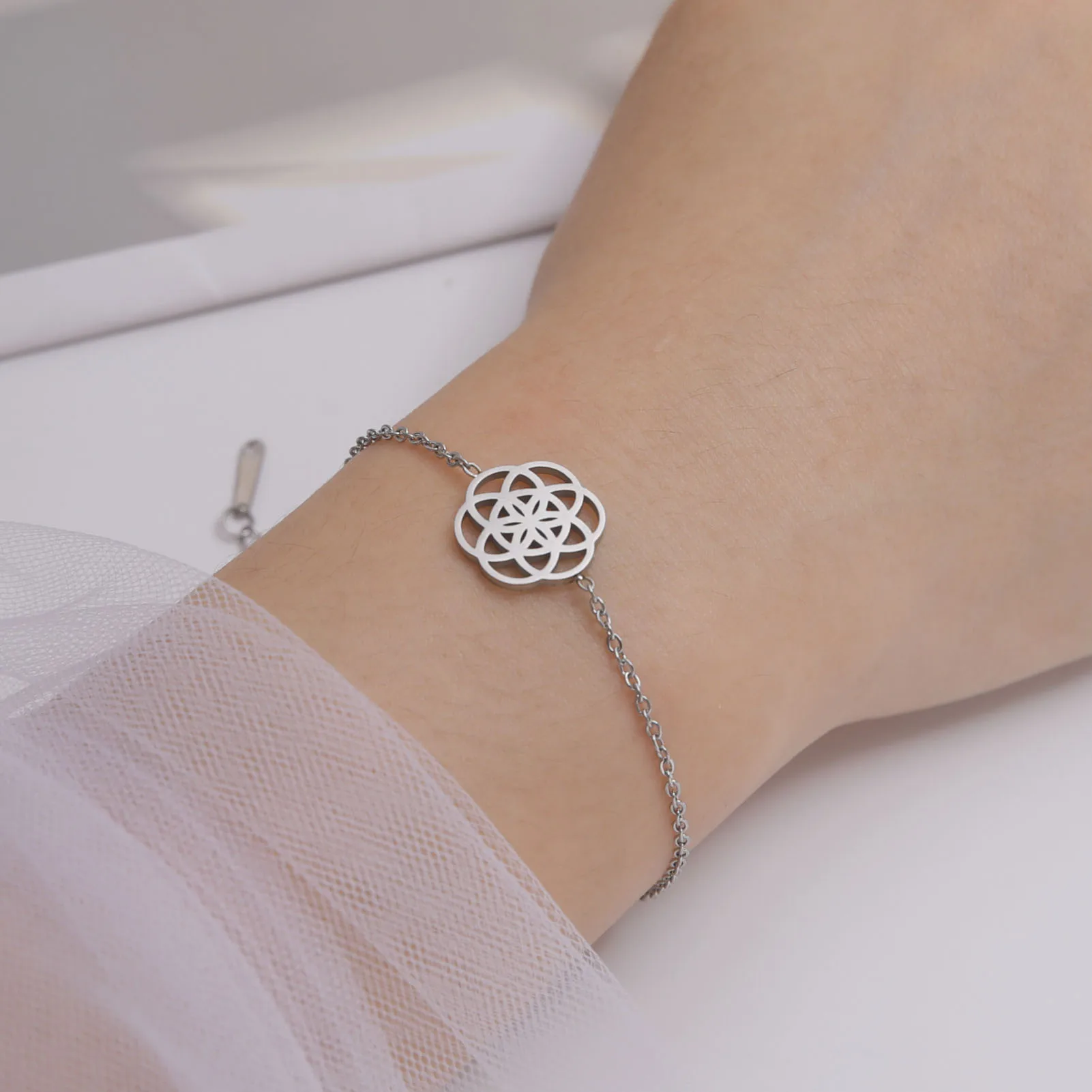 Cazador Stainless Steel Flower of Life Charm Bracelets for Women Aesthetic Bracelets Amulet Jewelry Wedding Birthday Gift 2024