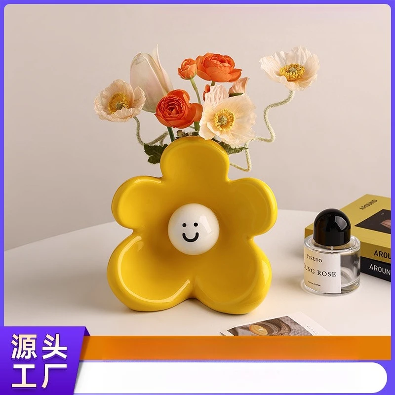 Jingdezhen ceramics high value cute wind flower vase creative decoration home smiling face healing flower ornament