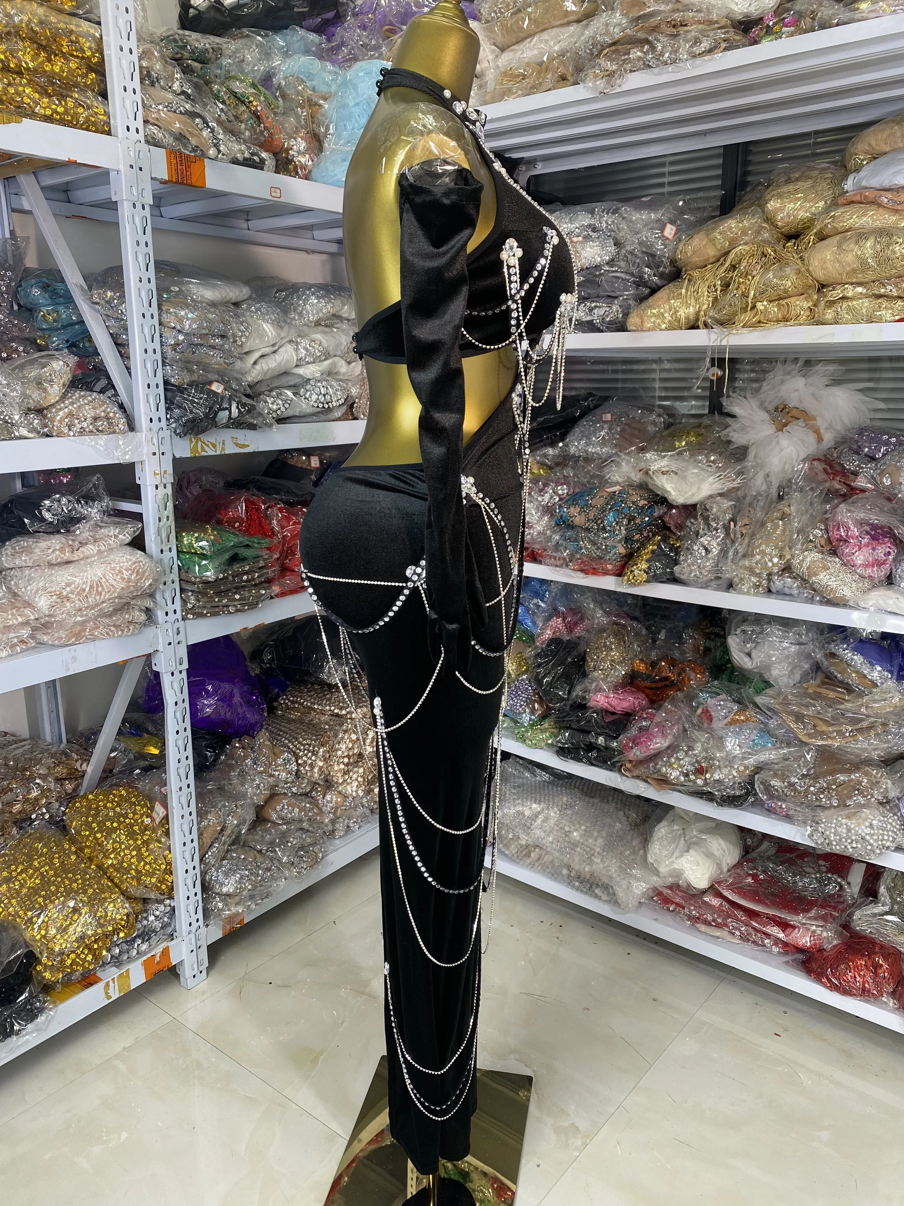 Vrouwen Luxe Avond Club Feestjurk Zwart Fluwelen Halter Strass Diamanten Ketting Uitgesneden Lange Jurk Met Handschoenen Groothandel