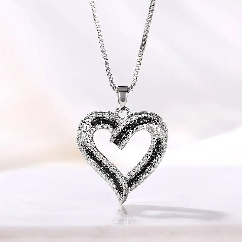 Huitan Herz-Design-Halskette mit Anhänger für Damen, eingelegt, schwarz/weiß, Zirkonia, elegante Party, Alltag, Accessoires, zurückhaltender Schmuck