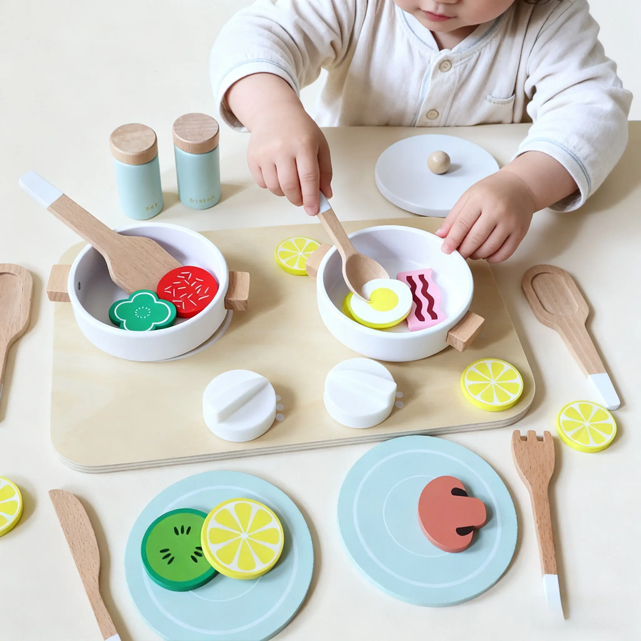 Frisse stijl houten keukenspeelgoedset: kinderen doen alsof ze kookgerei spelen, houten ambachtelijk grensoverschrijdend speelgoed